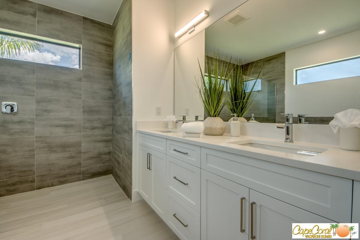 34-Master-Bathroom