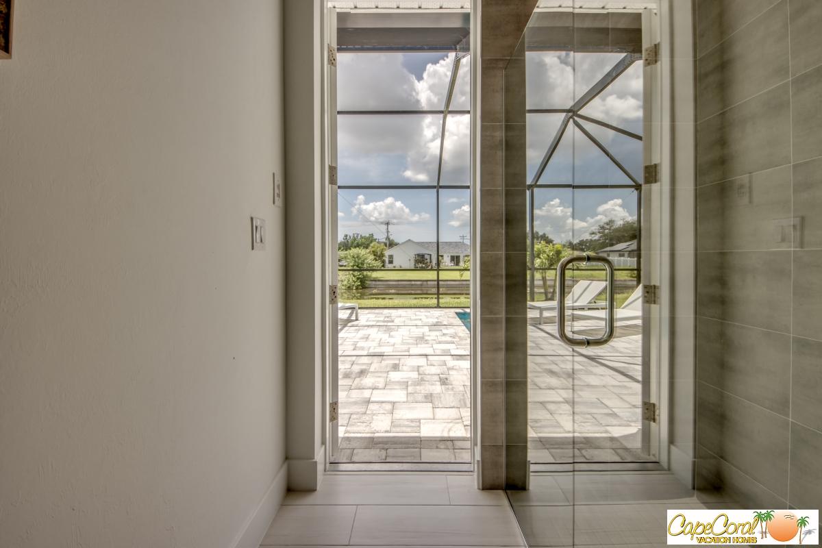 41-Guest-Pool-Bathroom