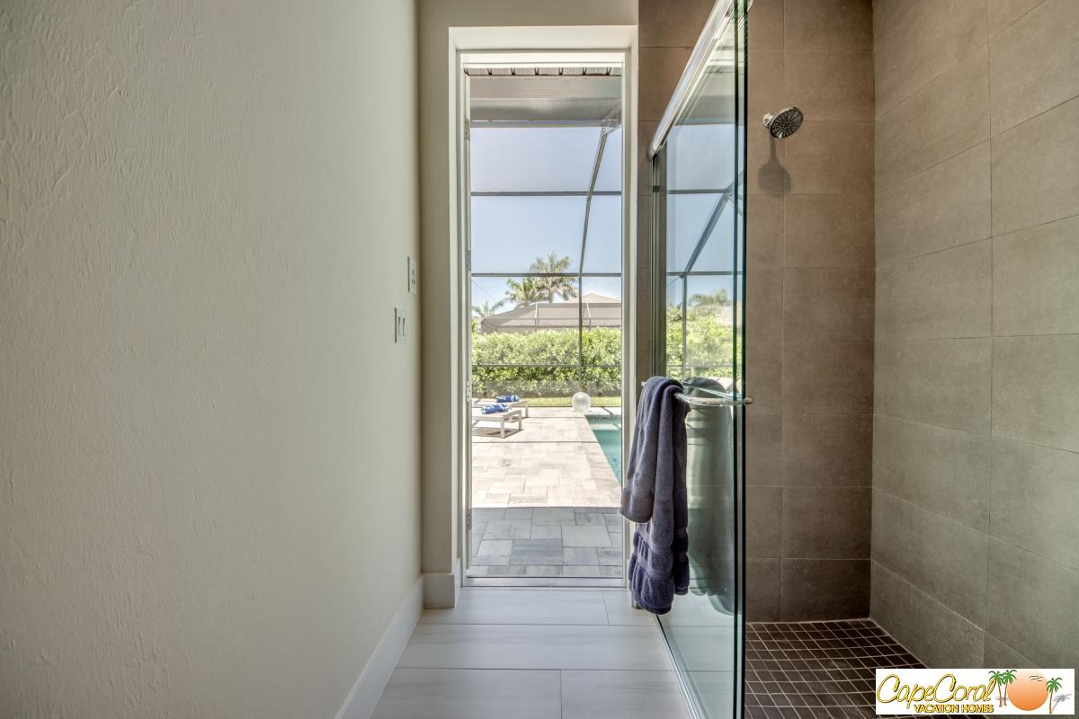 44-Guest-Pool-Bathroom