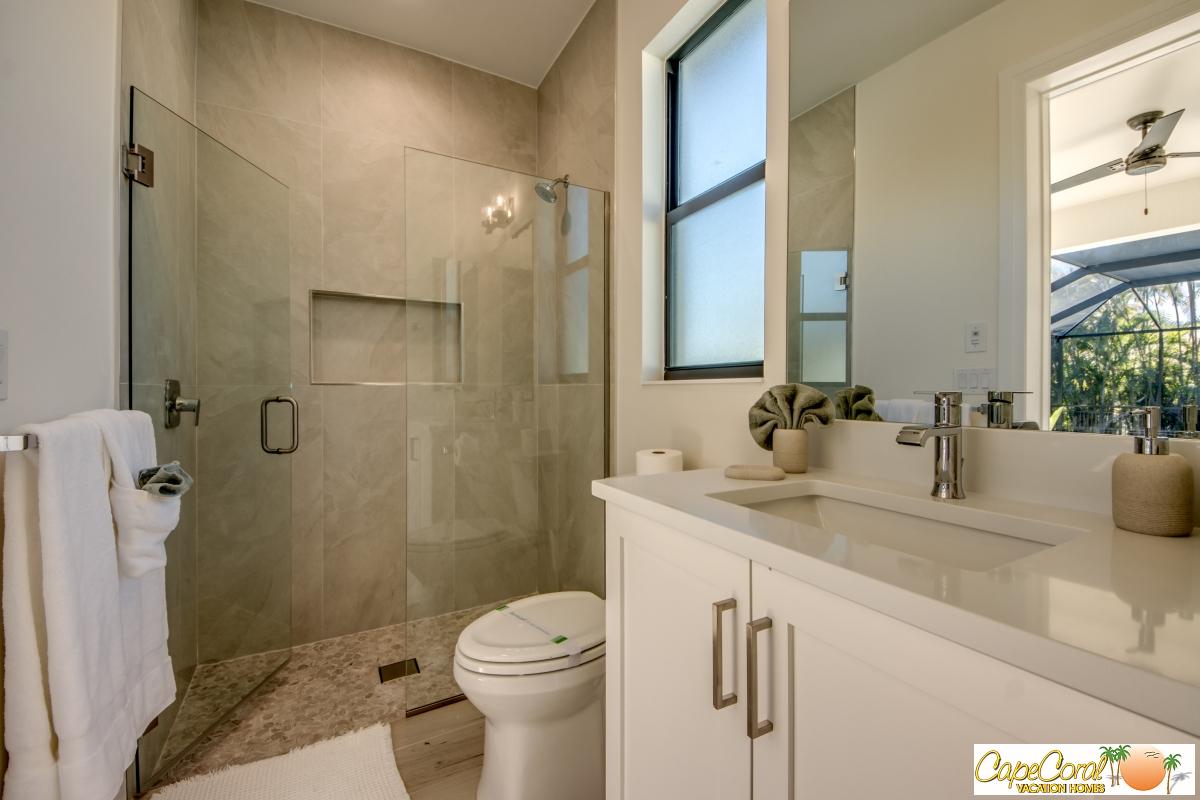 51-Guest-Suite-Pool-Bathroom